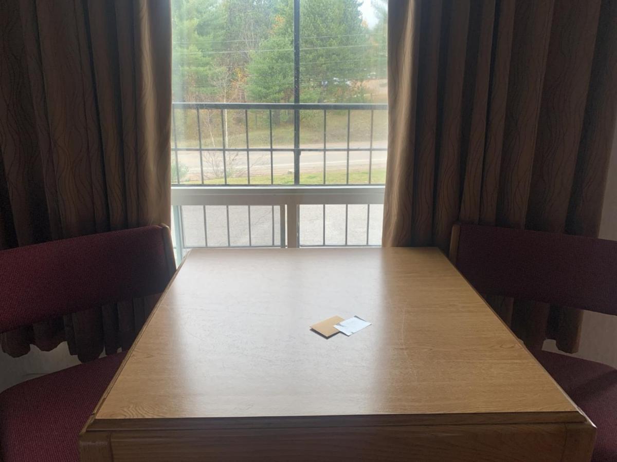 Bancroft Inn & Suites מראה חיצוני תמונה
