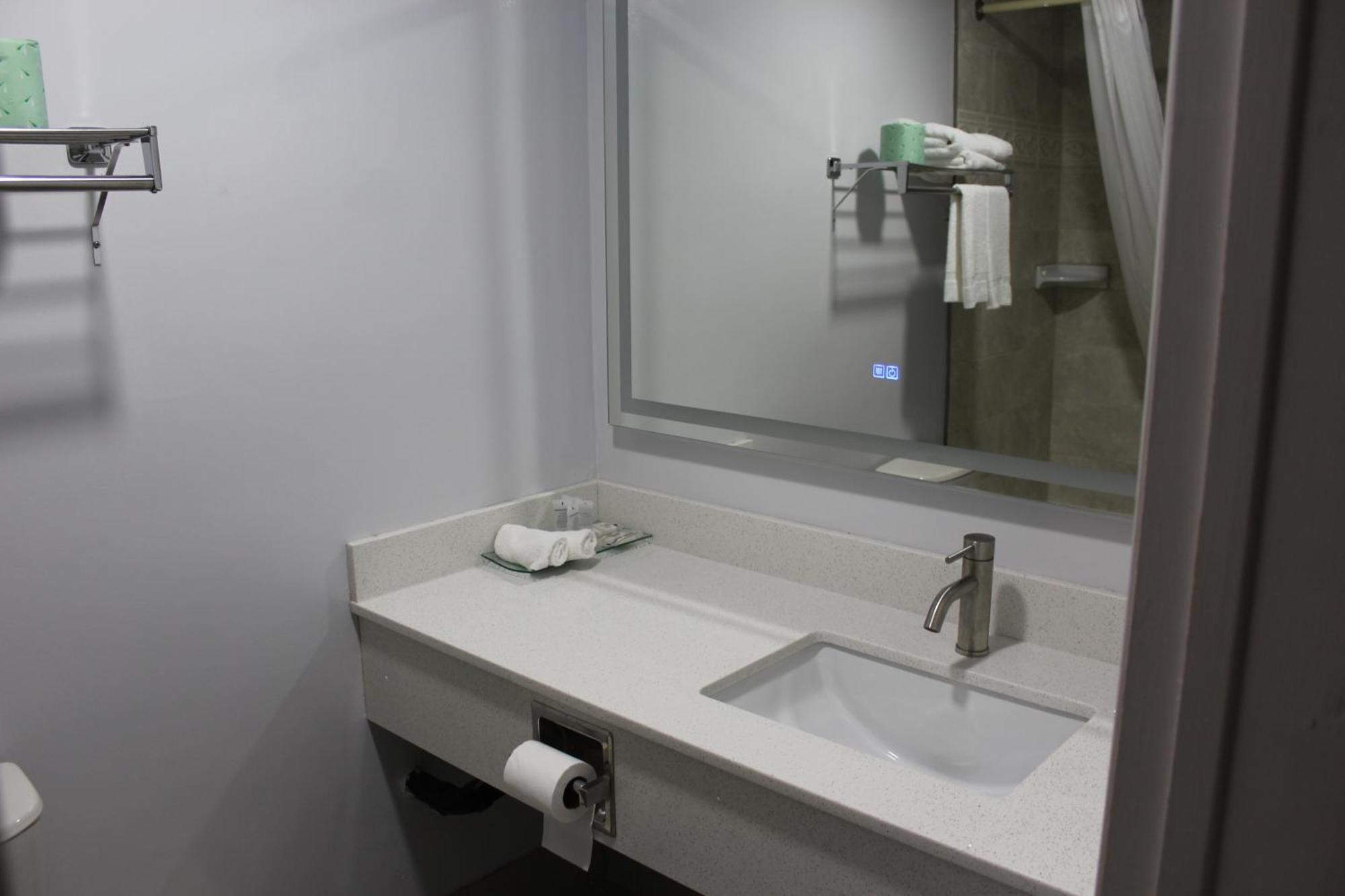 Bancroft Inn & Suites מראה חיצוני תמונה