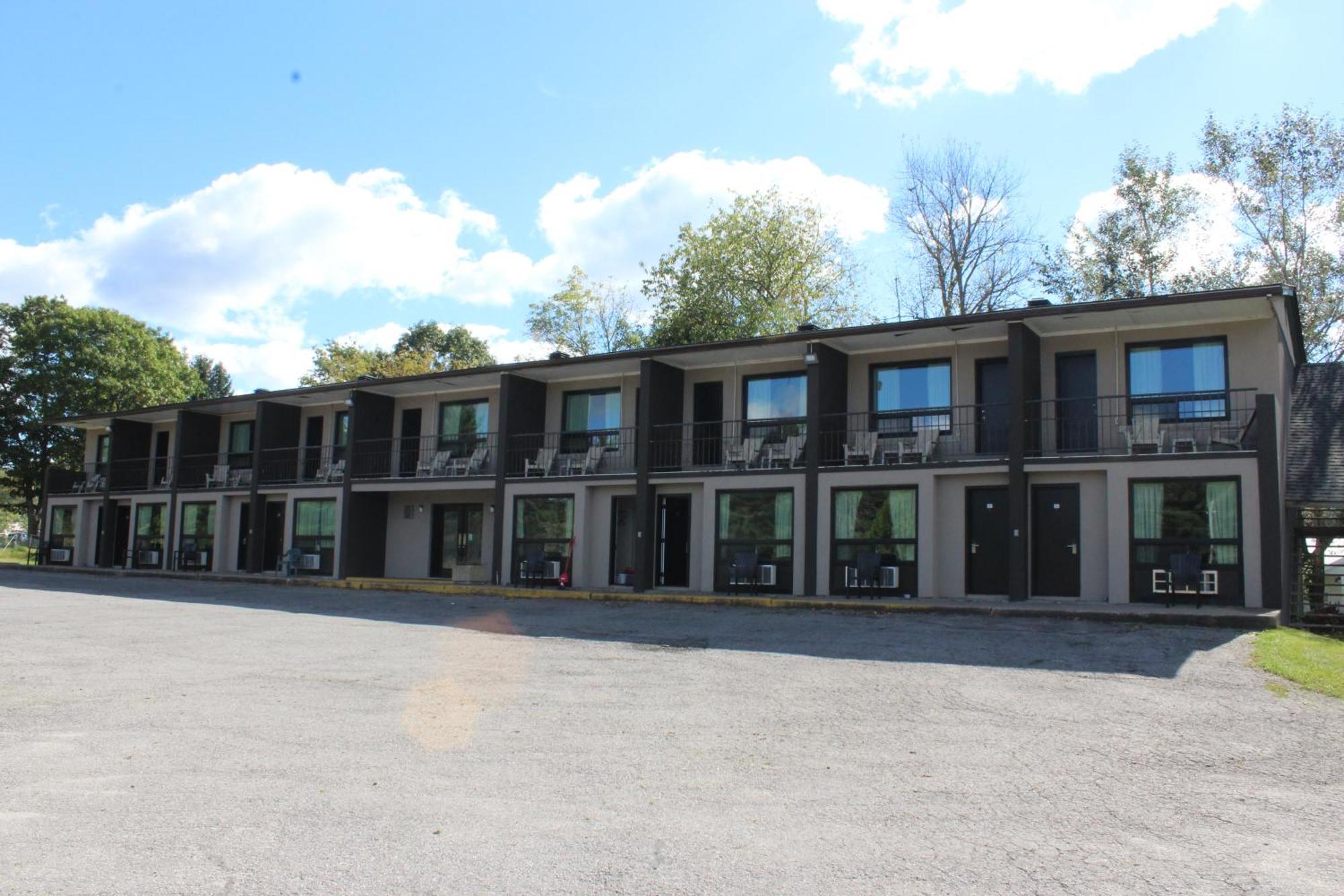 Bancroft Inn & Suites מראה חיצוני תמונה