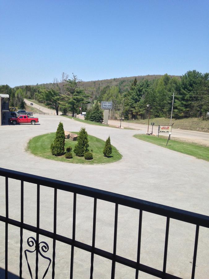 Bancroft Inn & Suites מראה חיצוני תמונה